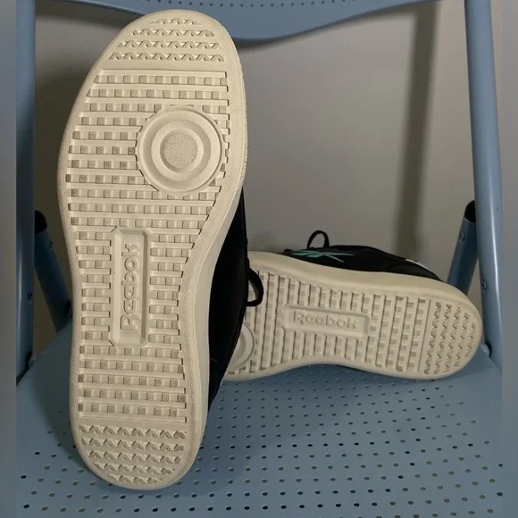 Reebok - Picture 4 of 5